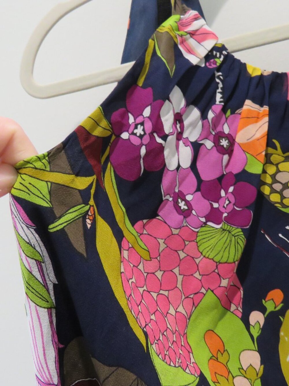 TRINA TURK 100% Silk Tropical Halter Neck Top Small Vacation Summer Preppy - Picture 6 of 13